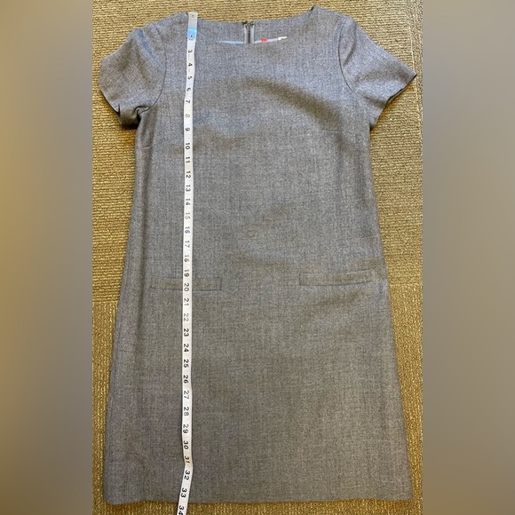 UNIQLO short sleeve grey shift dress with back zip and front pockets size XS - Picture 7 of 10